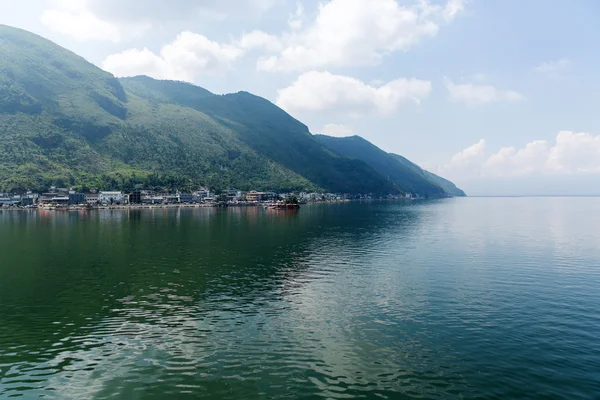 Lago de Erhai e montanha de Cangshan — Fotografia de Stock