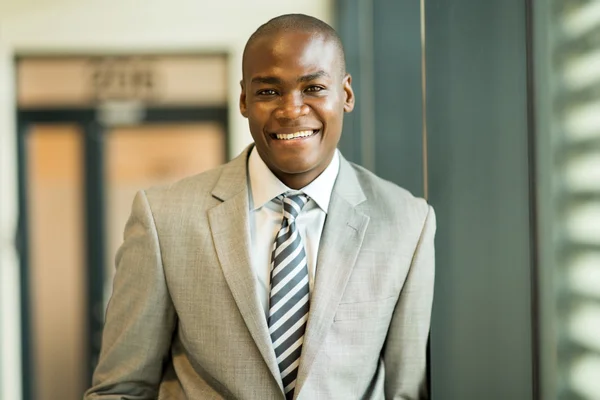 Afro-americano masculino trabalhador corporativo — Fotografia de Stock