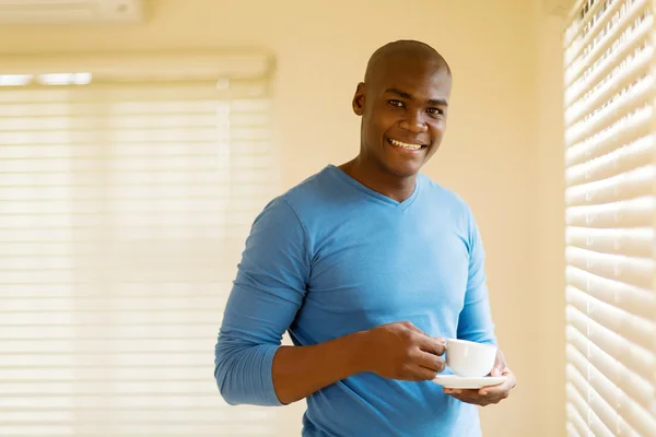 Man met kopje koffie — Stockfoto