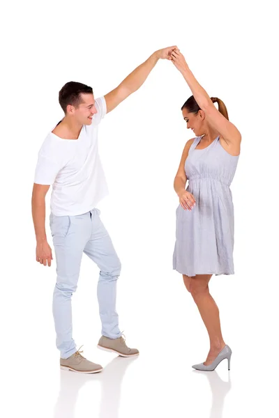 Молодая пара танцует — стоковое фото