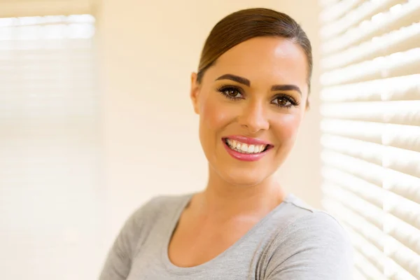 Woman standing next to windows — Stock Photo, Image