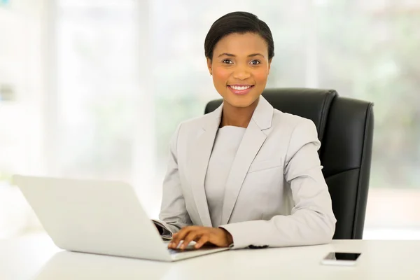 Business executive with laptop — Stock Photo, Image