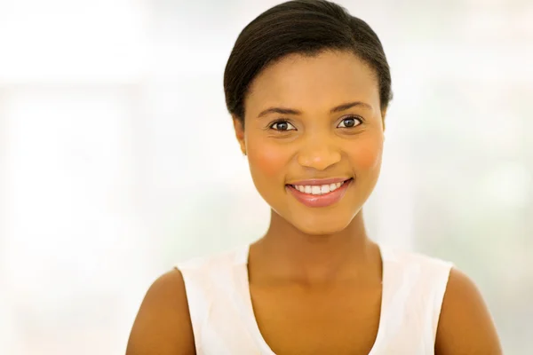 Belle femme américaine africaine — Photo