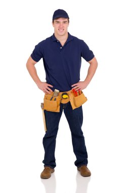 yakışıklı genç tamirci