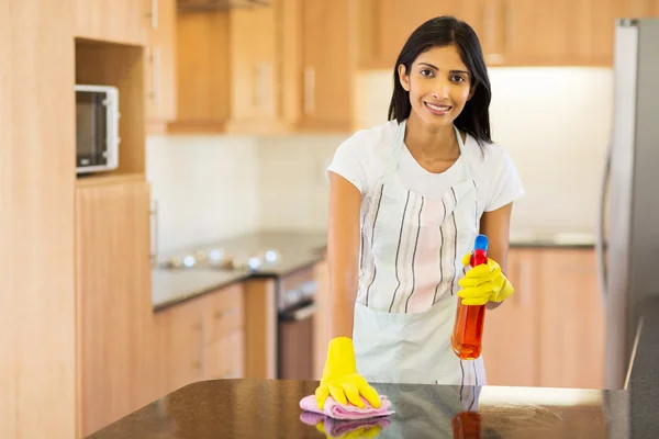 Woman cleaning kitchen counter — Stock Photo, Image