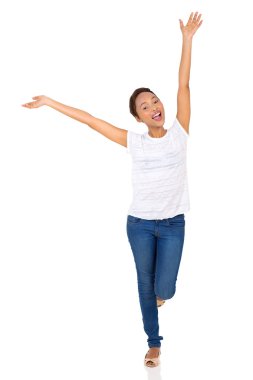 Afro Amerikalı kadın kolları olan