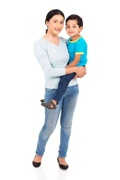 India mujer holding hijo — Foto de Stock