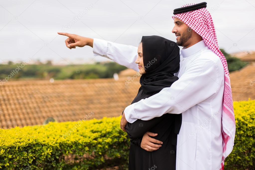 middle eastern couple pointing