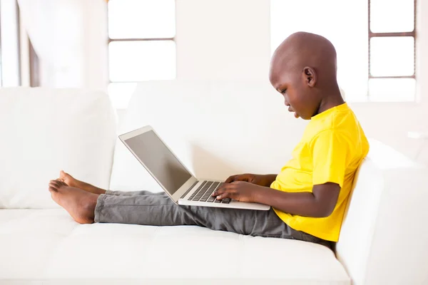 Boy using laptop at home — Stock Photo, Image