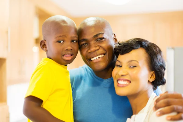 Jovem família negra — Fotografia de Stock