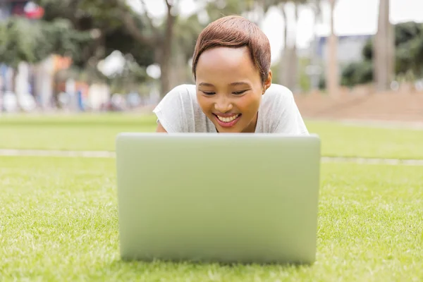 Woman with laptop computer — Stock Photo, Image