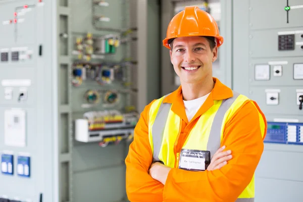 Ingeniero eléctrico con brazos cruzados — Foto de Stock