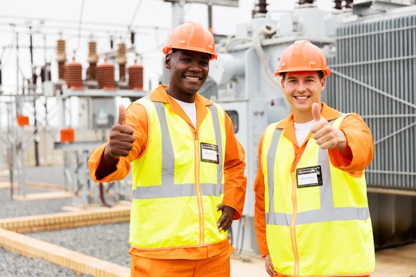 Elektriker ger tummen upp — Stockfoto