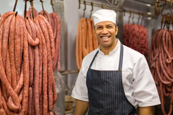 Macelleria in piedi in macelleria — Foto Stock