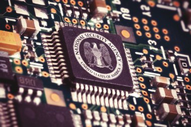16 Mart 2015: Bir casusluk Cpu Nsa logosuna sahip bir bilgisayar içinde Illustration.