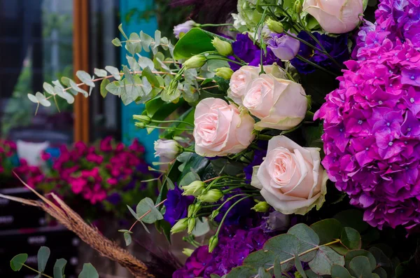 Krásné květinové kompozice — Stock fotografie