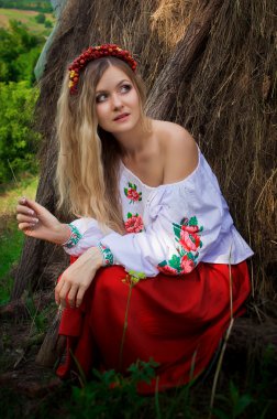 Ukraynalı güzel kadını samanlıkta