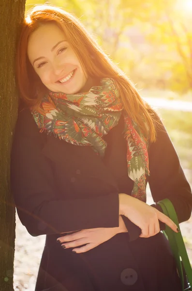 Nice woman in a park in autumn — Stock Photo, Image