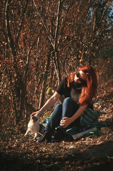 The woman went out for a walk in the park with a cat — Stock Image The woman went out for a walk in the park with a cat Stock Image