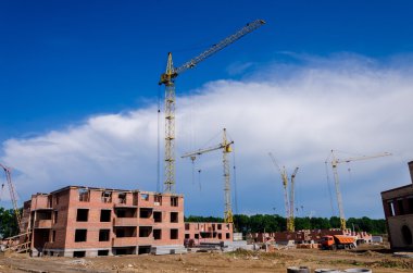 Küçük banliyö tuğla ev inşaatı. İnşaat machi