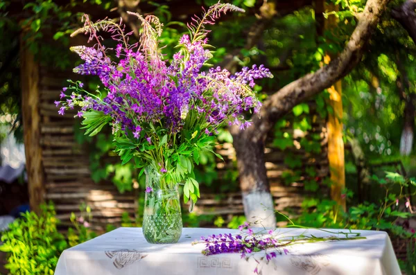 Krásná kytice kytice fialová a růžová. Kytice — Stock fotografie