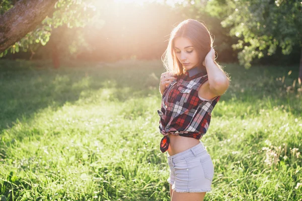 Young pretty woman in outdoor — Stock Photo, Image