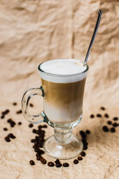 Tasse heißen Latte-Art-Kaffee — Stockfoto