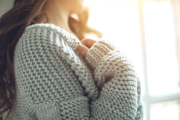 Young beautiful woman in warm knitted clothes at home. Female indoor portrait. — Stock Photo, Image