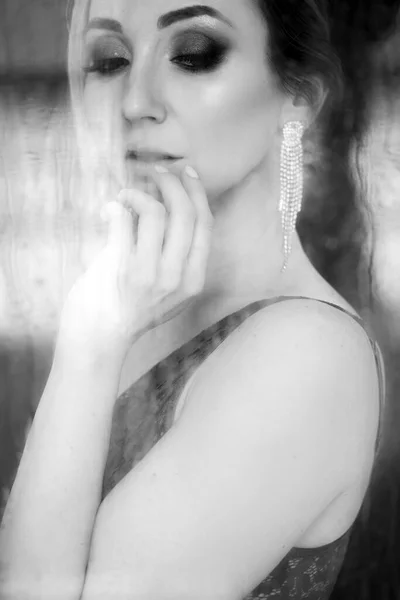 Gyönyörű nő fekete-fehér portré. Gyönyörű arc.. — Stock Fotó