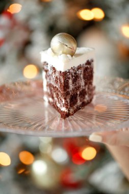 Noel pastası. Lezzetli bir dilim doğum günü pastası.