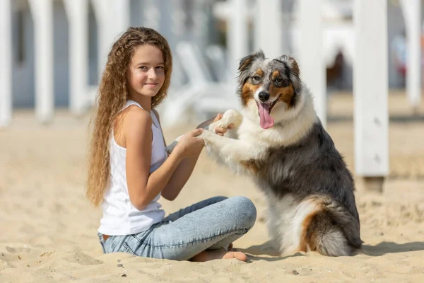 A child with a dog in nature. — Stock Photo, Image