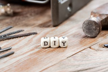 Word bir ahşap blok yazılı DIY.