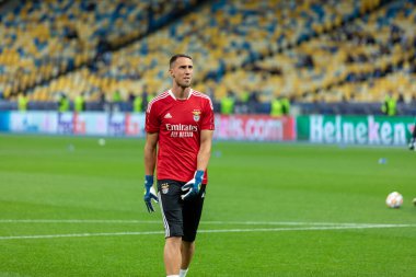 Kyiv, Ukrayna - 26 Eylül 2021: UEFA Şampiyonlar Ligi maçı sırasında NSC Olimpiyskiy Stadyumu 'nda oynanan FC Dinamo Kyiv karşılaşmasında Benfica' lı Odisseas Vlachodimos.