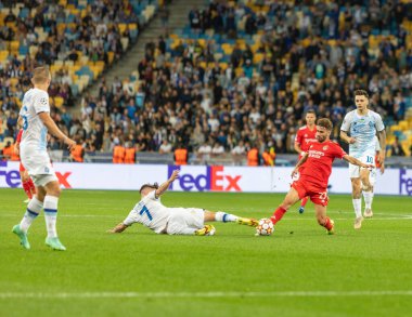 Kyiv, Ukrayna - 26 Eylül 2021: Benfica 'dan Rafa Silva UEFA Şampiyonlar Ligi maçında FC Dinamo Kyiv' e karşı NSC Olimpiyskiy Stadyumu 'nda mücadele etti.