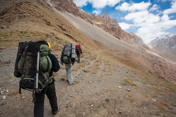 Hikers in high mountains. — Stock Photo, Image