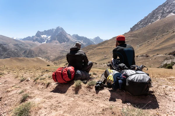 Hikers in high mountains. — Stock Photo, Image