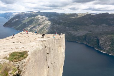 Müezzin kayası lysefjorden (Norveç)