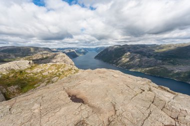 Müezzin kayası lysefjorden (Norveç)