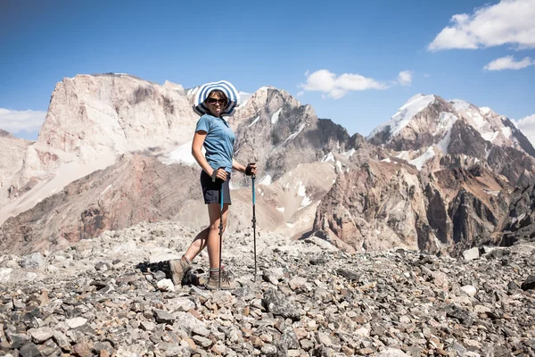 Hiker in high mountains. — Stock Photo, Image