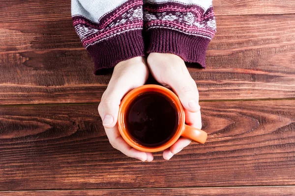 Mano con té . — Foto de Stock