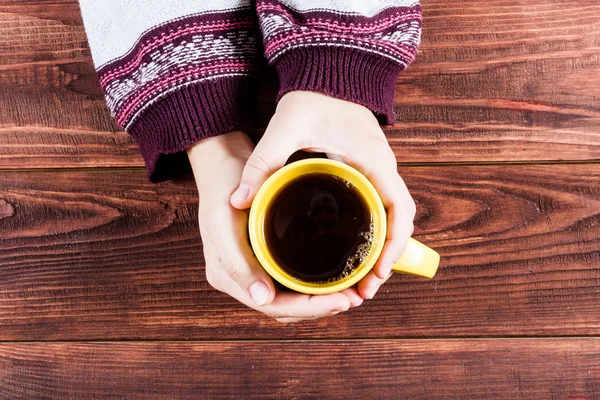 Mano con té . — Foto de Stock