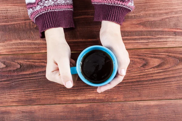 Hand with tea. — Stock Photo, Image