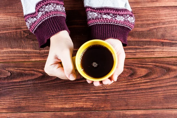 Hand with tea. — Stock Photo, Image