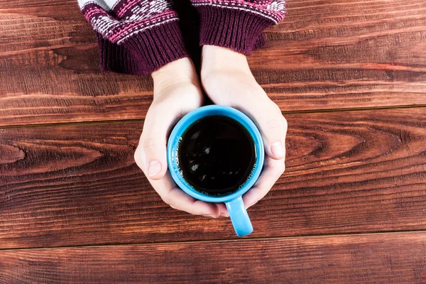 Mano con té . — Foto de Stock