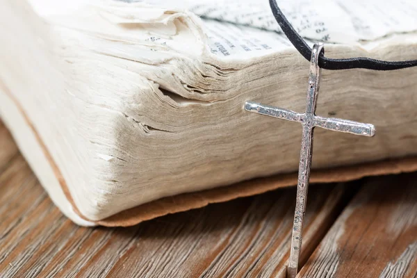 Old silver christian cross on bible — Stock Photo, Image