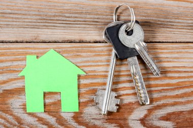 Yeşil kağıt ev şekil.