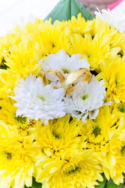 Wedding Rings Flowers Wedding Ceremony — Stock Photo, Image