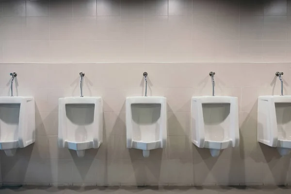 Urinais Crus Trabalhadores Masculinos — Fotografia de Stock