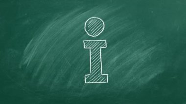 Yeşil panoda bilgi simgesi