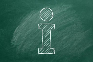 Yeşil panoda bilgi simgesi